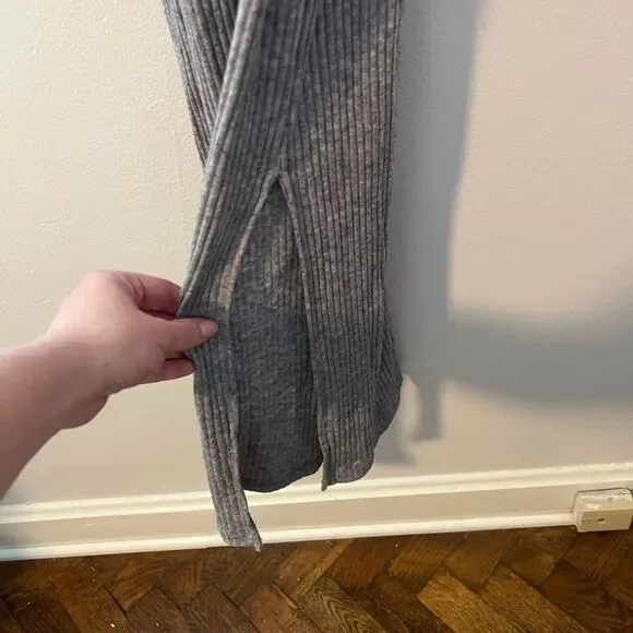 New Boutique Gray Sleeveless Turtleneck Sweater Dress - Picture 4 of 8